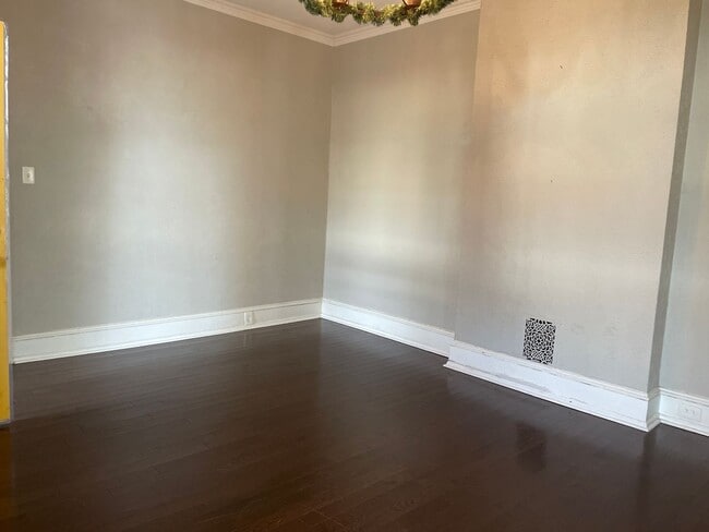 Building Photo - Beautifully Renovated Home in Columbia Bor...