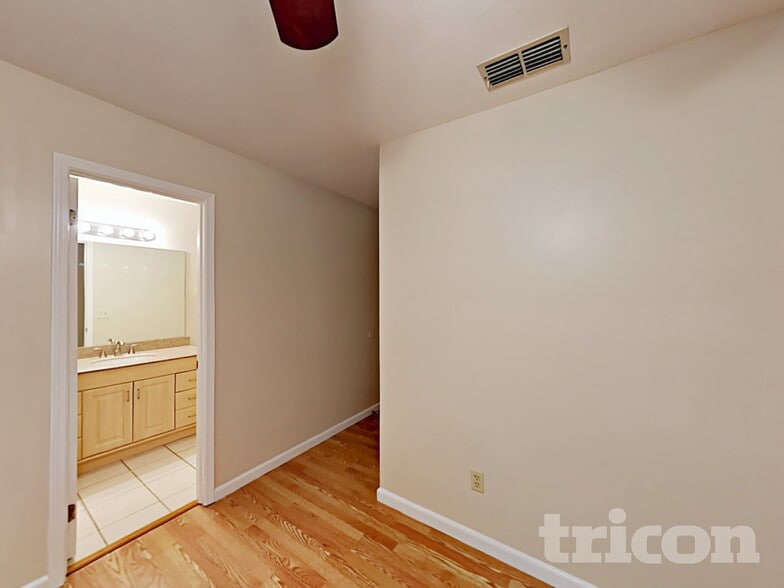 Building Photo - 7742 Settlers Landing Trail S