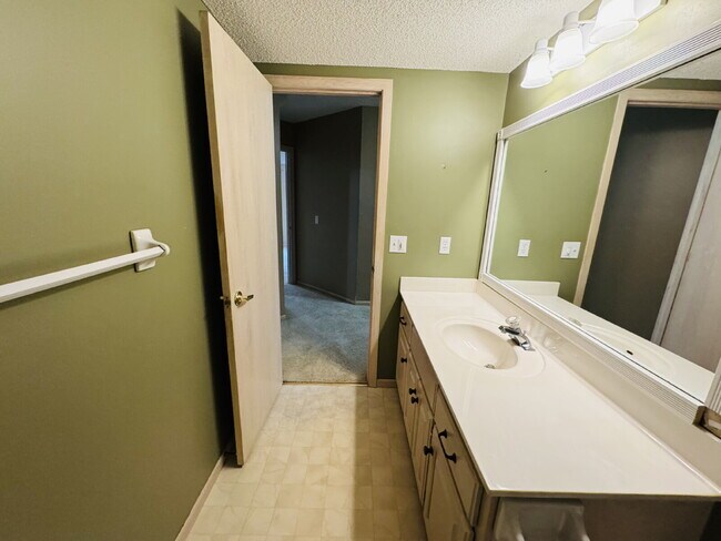Building Photo - 9120 Trotters Ln
