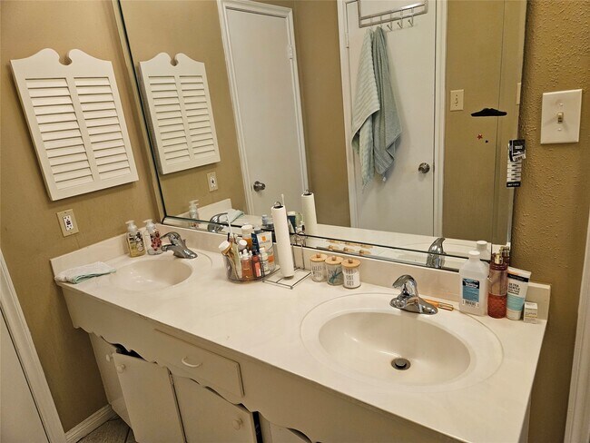 Building Photo - 9231 Stroud Dr