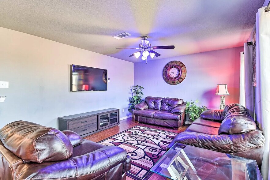 Primary Photo - Room in House on Canyon Oaks Dr