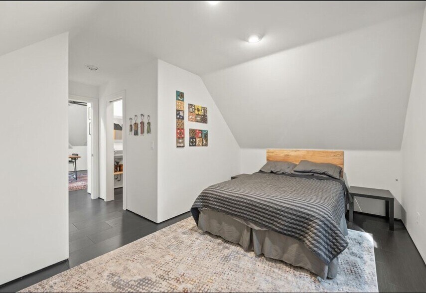 Building Photo - 3625 Woodside Dr