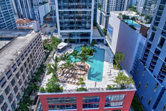 Building Photo - 601 NE 1st Ave