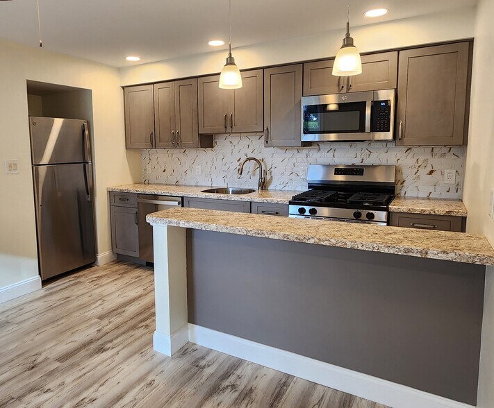 Kitchen - 500 Radcliffe St