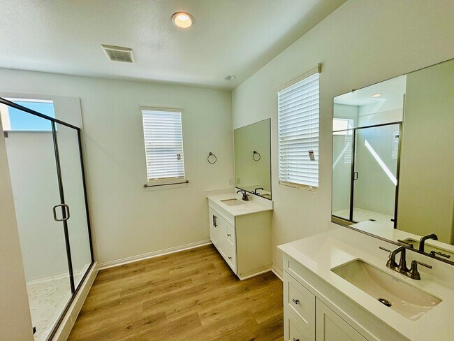 Building Photo - 27366 Hyland Ct