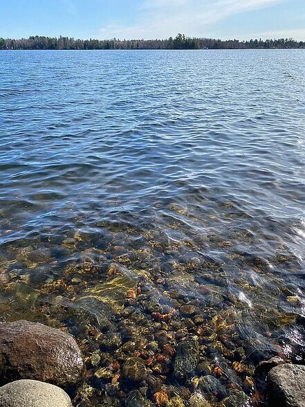 Building Photo - 978 Lakeview Dr