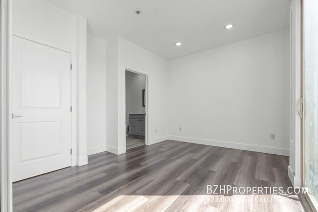 Building Photo - 6006 Klump Ave