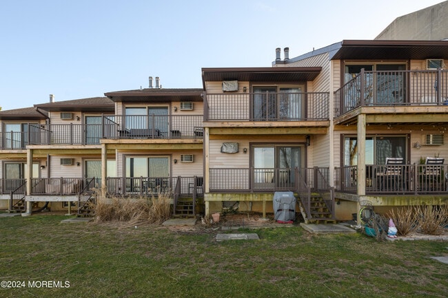 Building Photo - 164 S Linden Ave