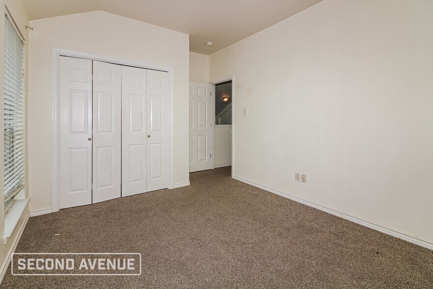 Building Photo - 6010 Suffolk Dr