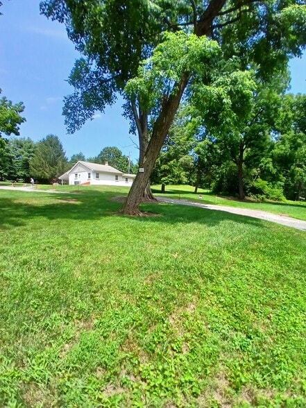 Building Photo - 1340 Stone Glen Rd