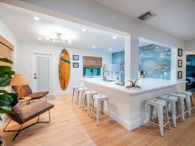 Primary Photo - 418 N Palmway