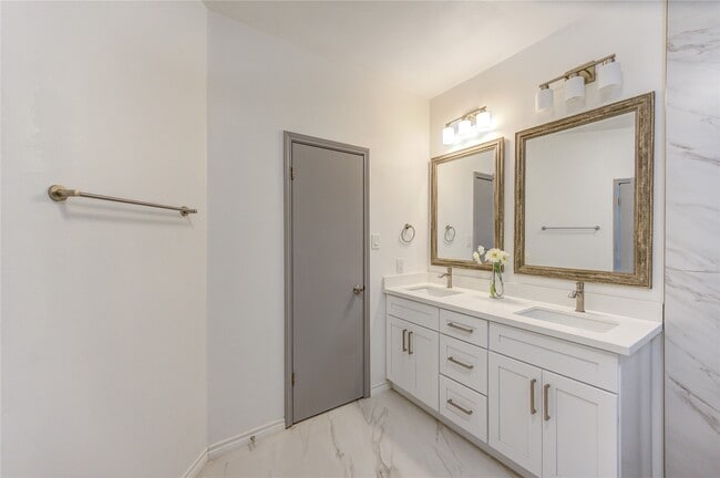 Building Photo - 7109 Kari Ln