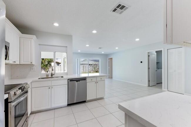 Building Photo - 4695 Brandywine Dr
