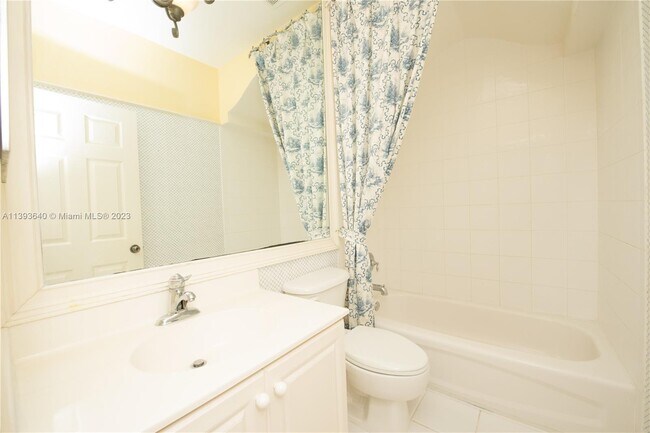 Building Photo - 731 SE 1st St