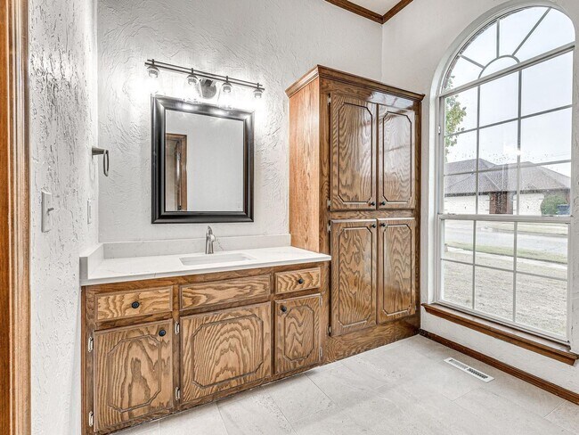 Building Photo - 4 Bedrooms - 3 Bathrooms - 3 Car Garage - ...