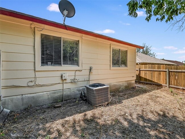 Building Photo - 1916 Gracy Farms Ln