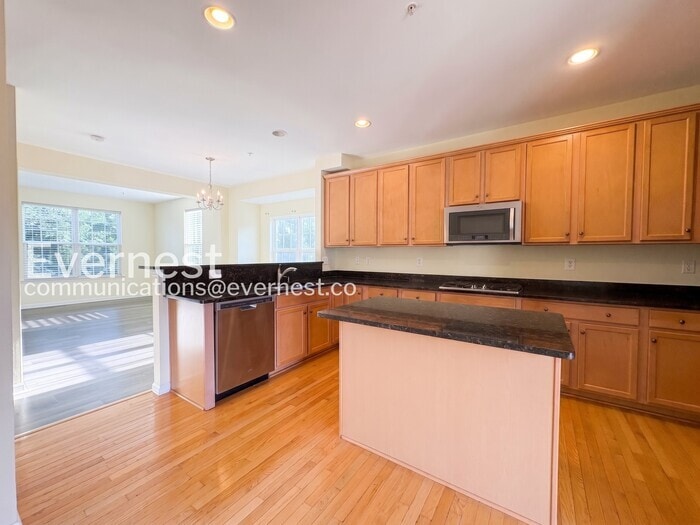 Building Photo - 6137 Hanlon St