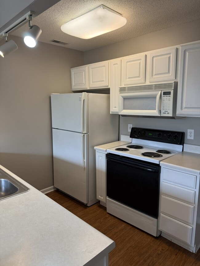 Building Photo - 5602 Thornbriar Ln