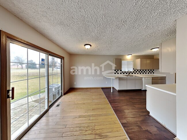 Building Photo - 1608 Bridle Post Drive Unit 10A