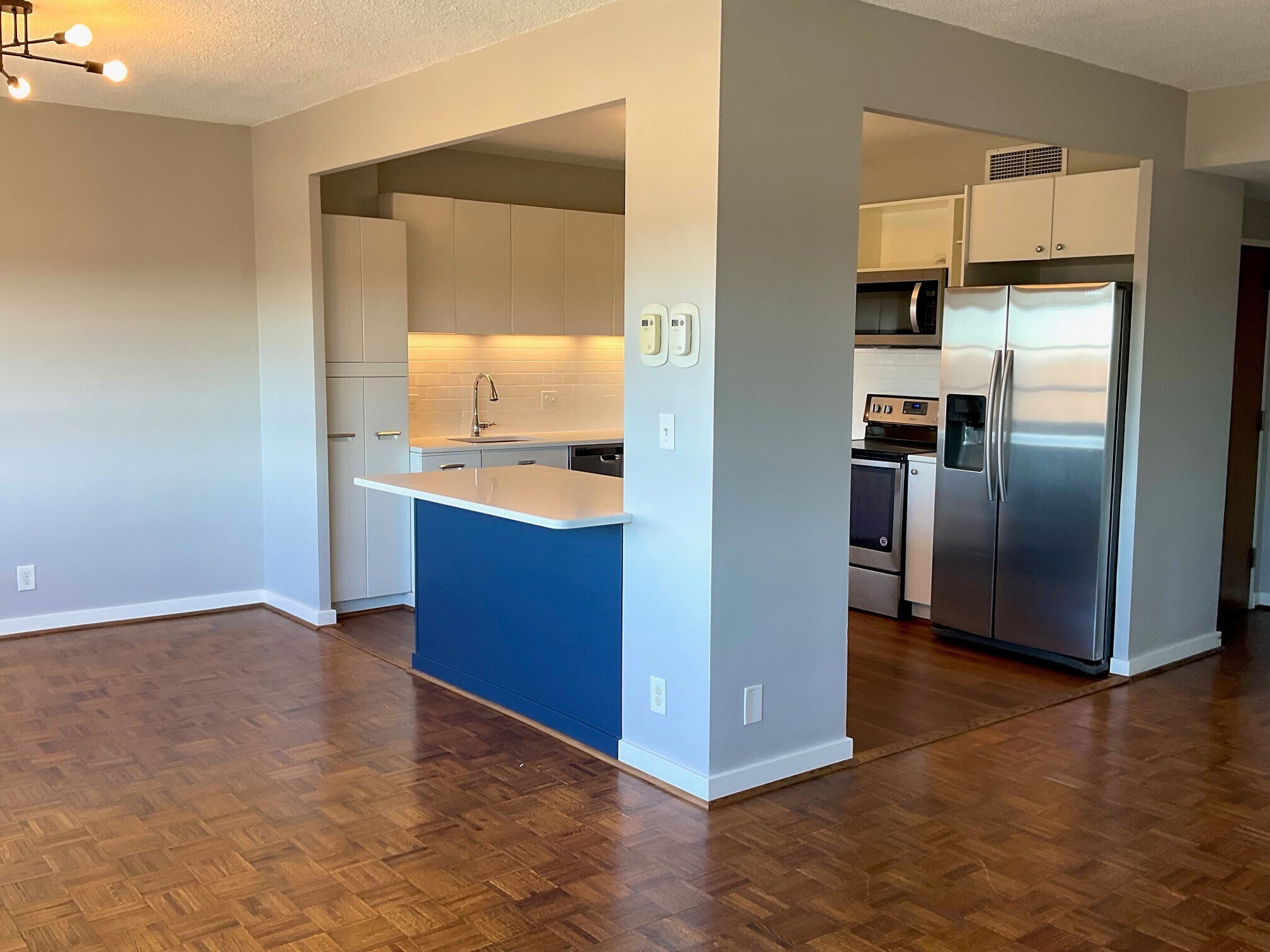 Dining Area / Kitchen - 333 W Meyer Blvd