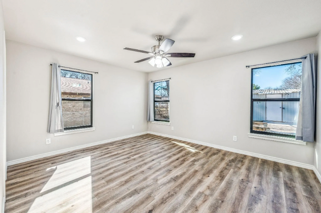 Building Photo - 1430 N Race
