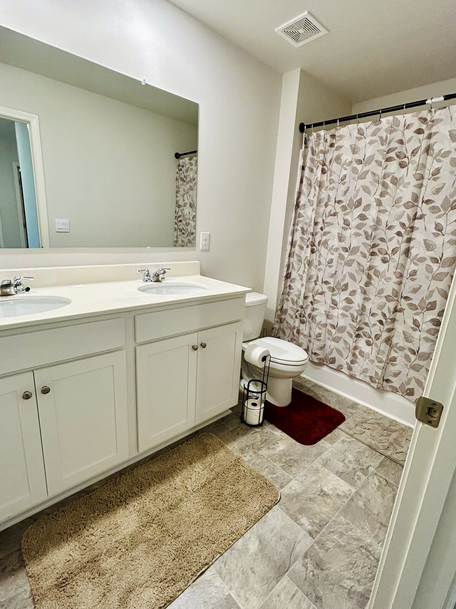 2nd Full Bathroom - 2nd Floor - 373 Stoneybrook Dr