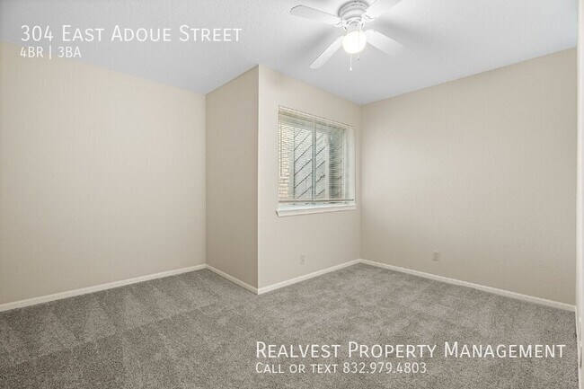 Building Photo - 304 E Adoue St