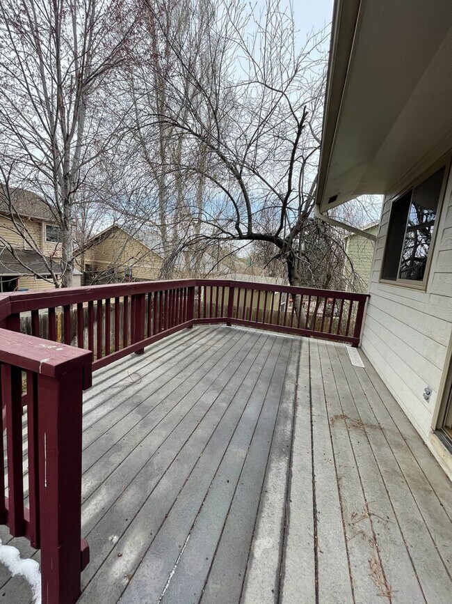 Building Photo - Sun-Filled 3-Bed, 2.5-Bath home with Deck ...