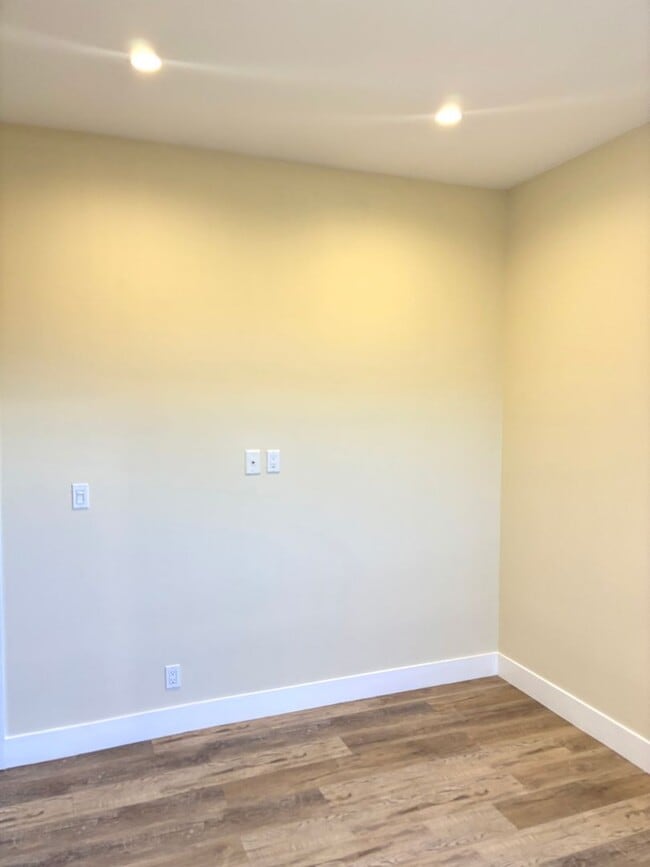 Building Photo - Perfect private room in the heart of Bernal Heights!