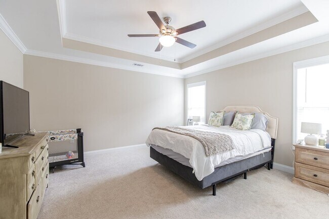 Building Photo - Contemporary 4BR/2BA Home with 2-Car Garage, Spacious Yard, and Close Proximity to Moody Air Forc...