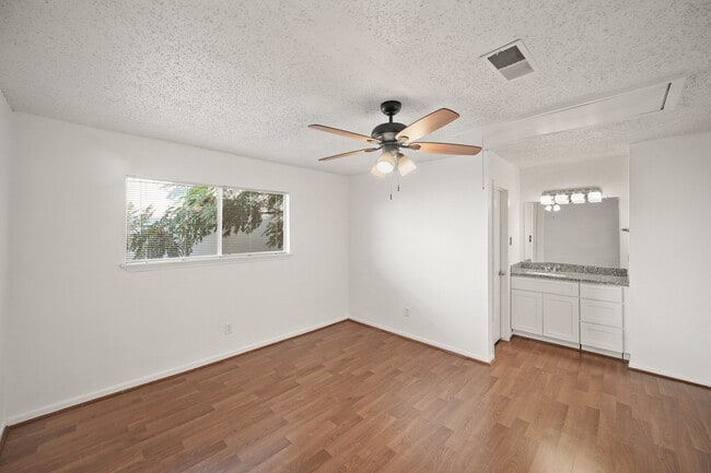 Building Photo - 3987 Tanglewilde St