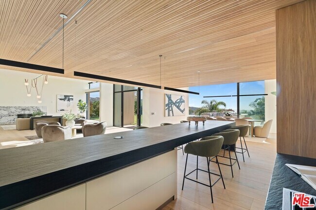 Building Photo - 2501 Banyan Dr