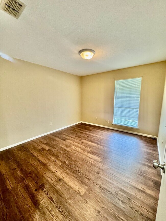 Building Photo - 5122 Moultrie Dr