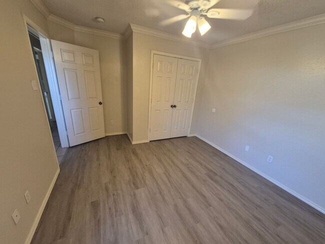 Building Photo - 809 N Evanston Ave