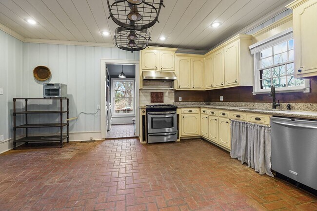 Building Photo - 251 Cheatham Springs Rd