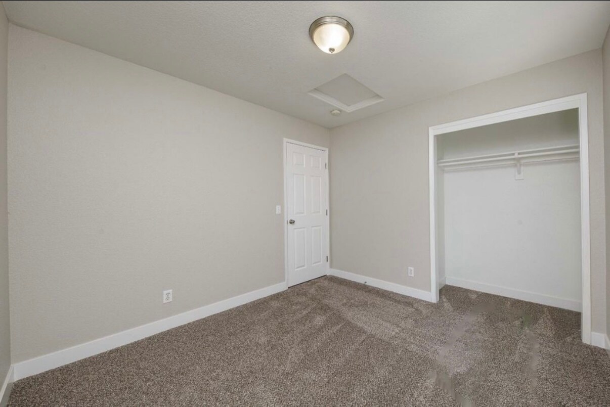 Building Photo - 210 Cordova Ln