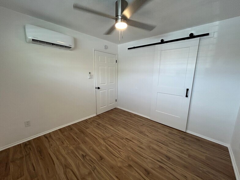 Building Photo - 2122 S Granada Dr