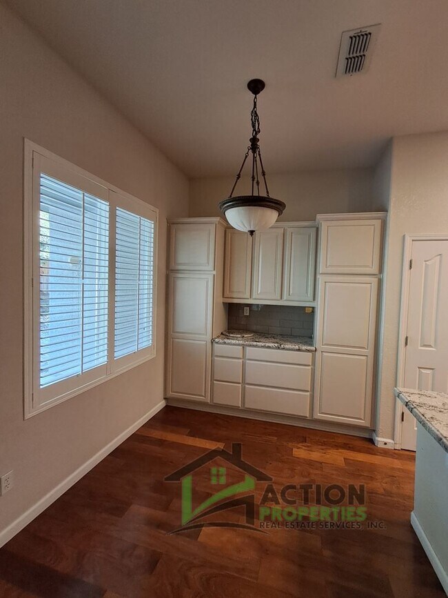 Building Photo - 400 Dumas Ct