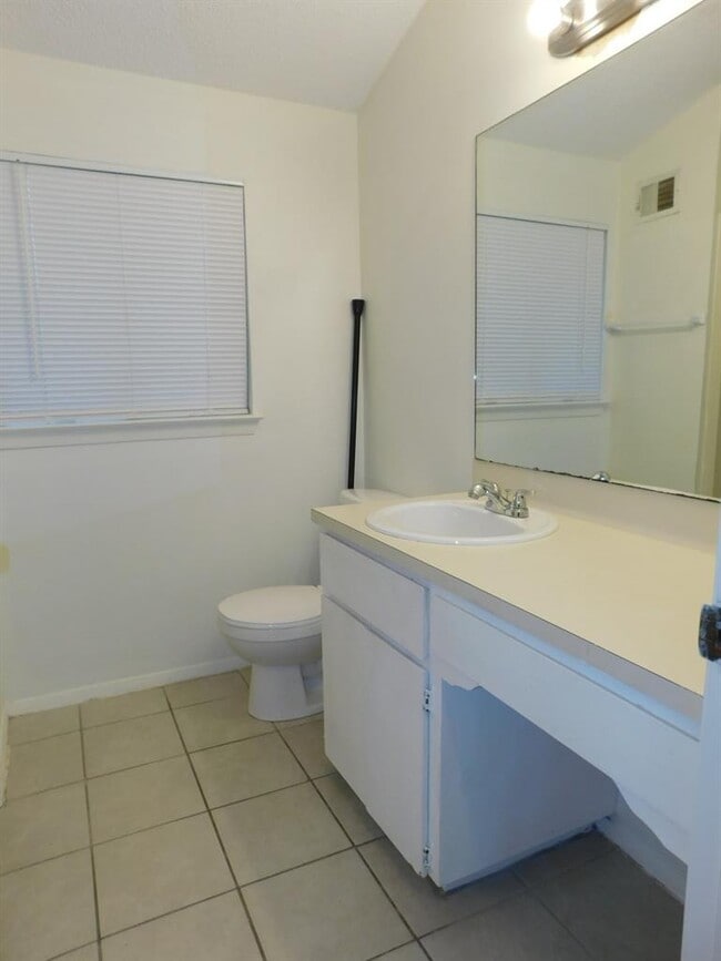 Building Photo - 8208 Hood Cir