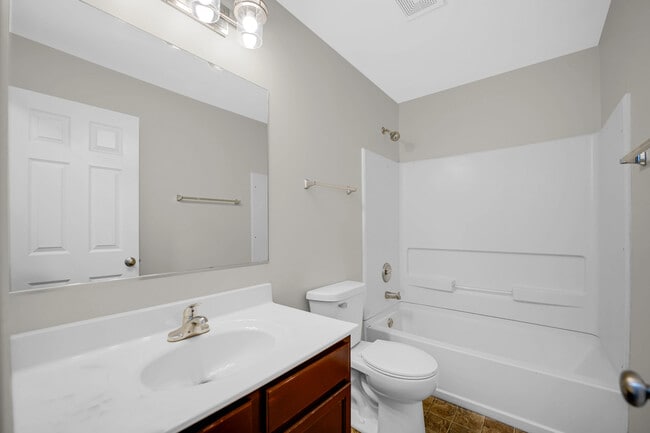 Building Photo - 4914 Montauk Dr