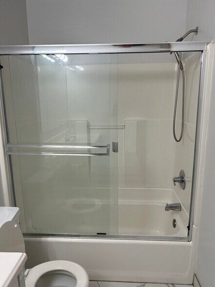 Building Photo - 740-750 W Powell Blvd