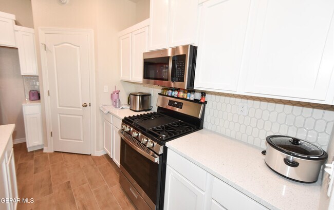 Building Photo - 51117 Desert Sunflower Ave
