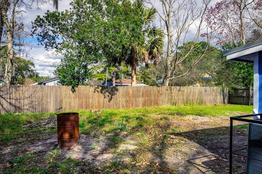 Building Photo - 531 New Berlin Rd