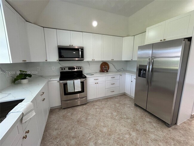 Building Photo - 6611 SW 99th Ave