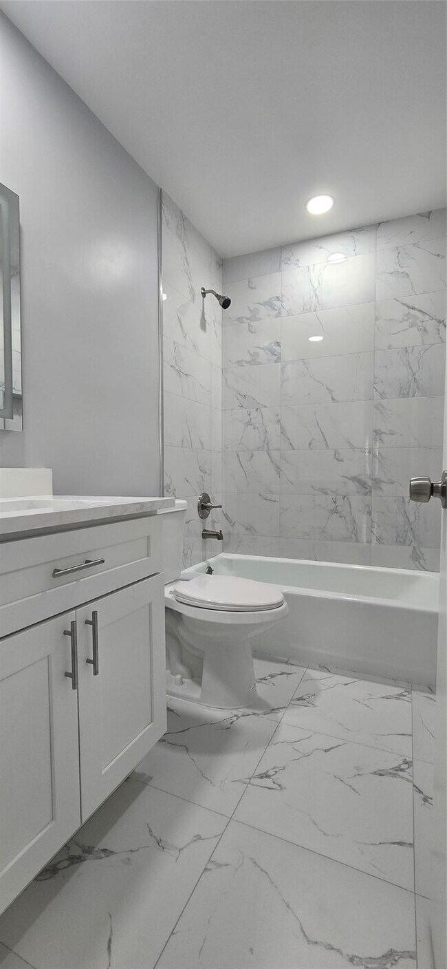 Building Photo - 8606 NW 35th St