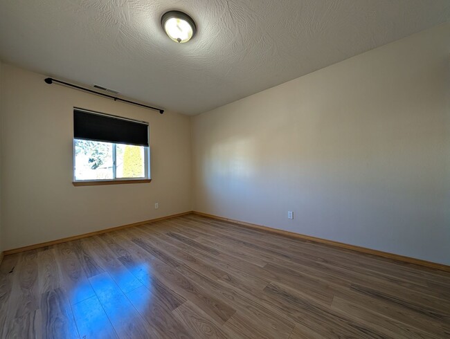 Building Photo - Great 3bed/2 bath home in Springfield!