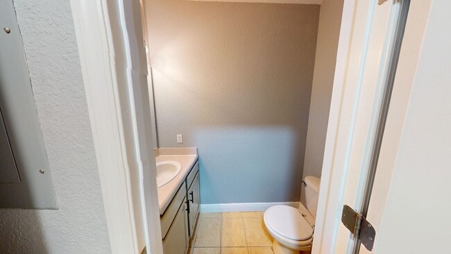 Building Photo - Beautiful 2 Bed 2.5 Bath Townhouse in Magn...
