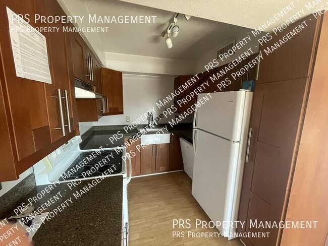 Building Photo - 922 S Acapulco Ln