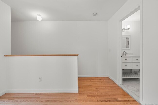 Building Photo - 322 Greenfield St