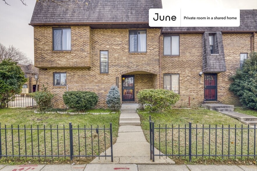 Building Photo - Room in Shared 5 bed/2.5 bath home in H Street